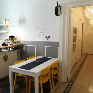 verificați disponibilitatea